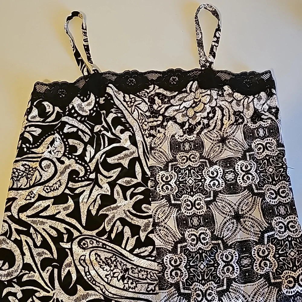 Chicos Silk Lace Trimmed Stretch Camisole Tank Top‎ Sz 1 Black/Silver - Picture 2 of 8